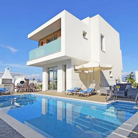 Thea Athena - Walking To The וילה