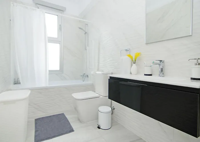 וילה Thea Athena - Walking To The