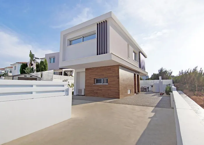 Thea Athena - Walking To The פאראלימני