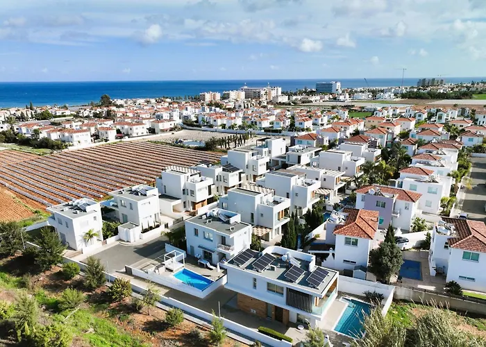 וילה Thea Athena - Walking To The *