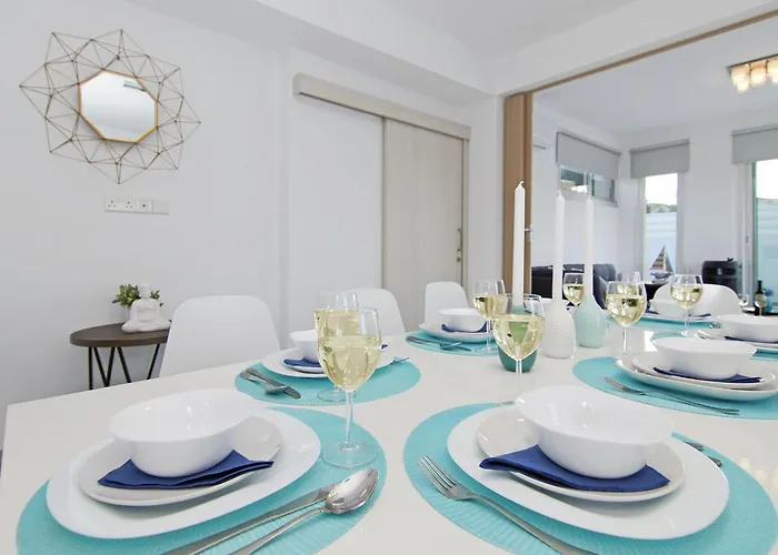 וילה Thea Athena - Walking To The