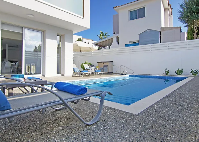 Thea Athena - Walking To The * פאראלימני