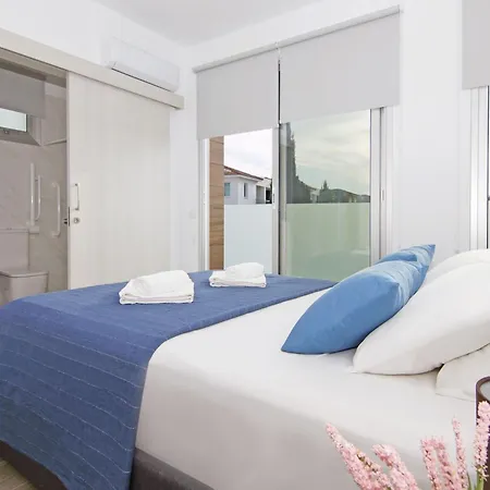 Thea Athena - Walking To The 빌라