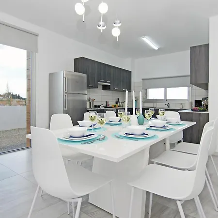 Thea Athena - Walking To The 빌라 *