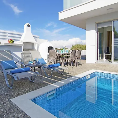 Thea Athena - Walking To The 빌라 *