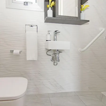 빌라 Thea Athena - Walking To The 파라림니