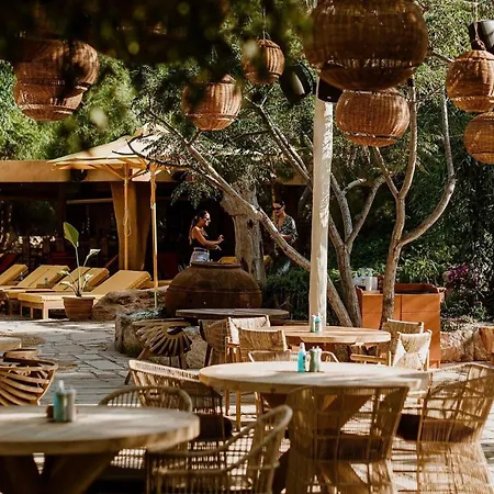 Thea Athena - Walking To The 빌라