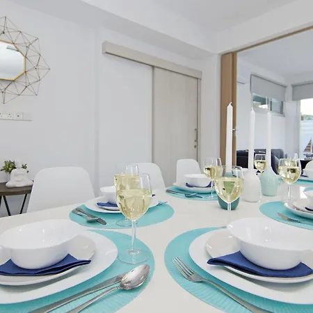 빌라 Thea Athena - Walking To The