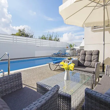 Thea Athena - Walking To The 파라림니