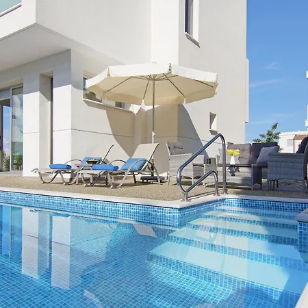 빌라 Thea Athena - Walking To The