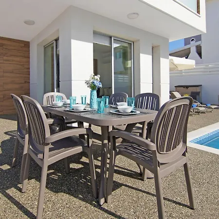 빌라 Thea Athena - Walking To The