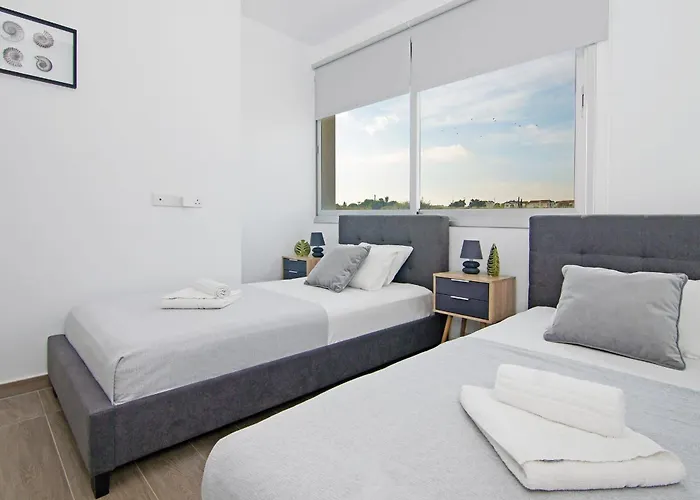 Thea Athena - Walking To The * Paralimni