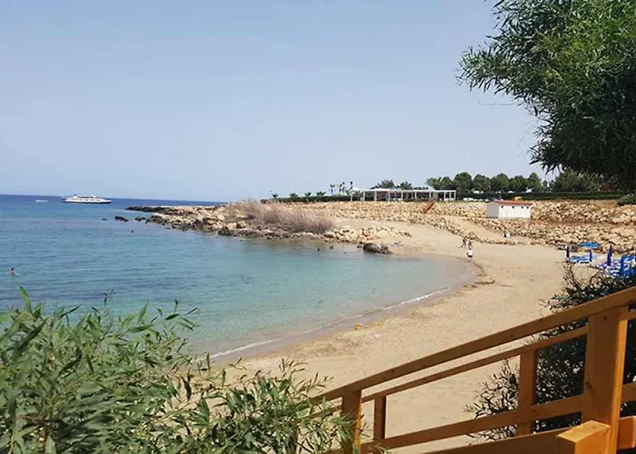 Thea Athena - Walking To The Paralimni