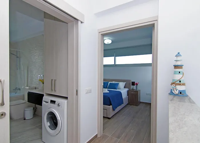 Vilă Thea Athena - Walking To The *