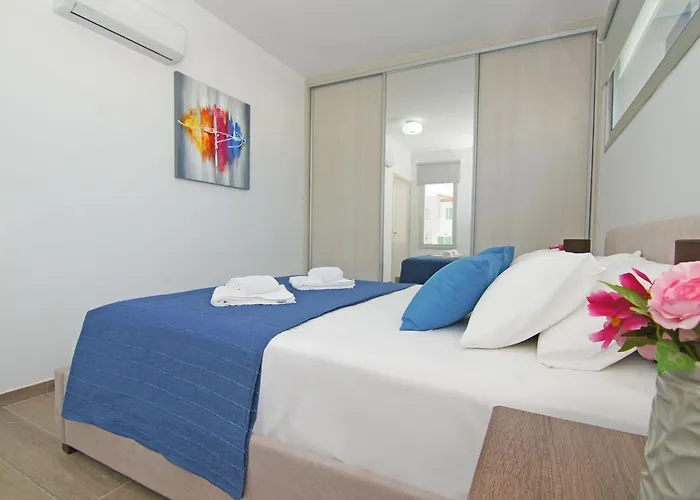 Thea Athena - Walking To The *