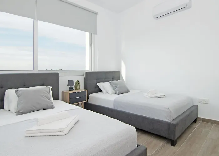 Villa Thea Athena - Walking To The