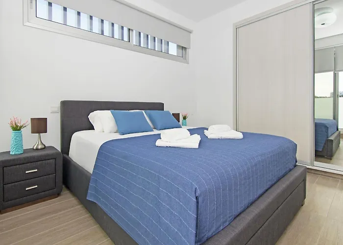 Vilă Thea Athena - Walking To The Paralimni