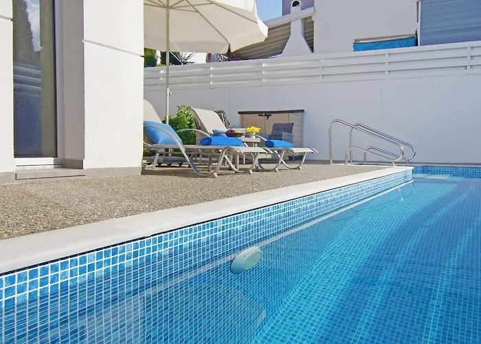 Thea Athena - Walking To The