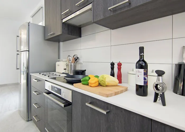 Vilă Thea Athena - Walking To The *